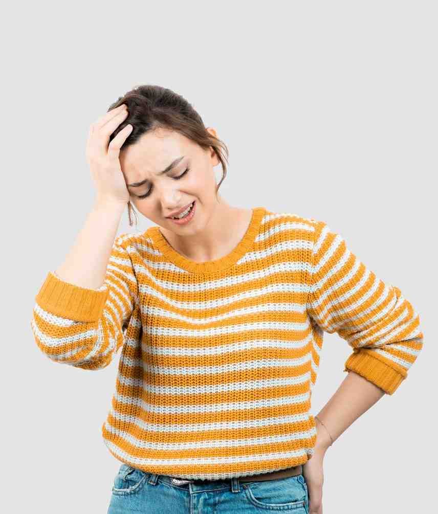 picture young woman standing posing (1)